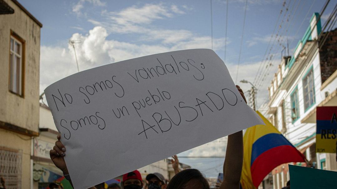 A IA se rebelou, saiu de controle e causou estragos. Quem paga a conta nesses casos?