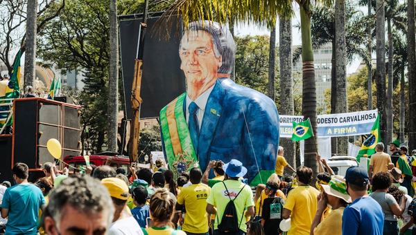 Carlos Bolsonaro diz que ‘militarização’ foi um dos maiores erros do governo do pai