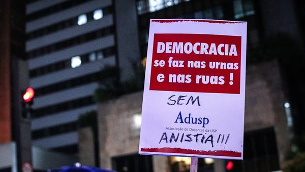 Centrão se afasta da disputa presidencial e deixa Lula e Flávio sem ampliar alianças