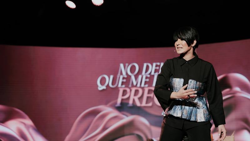 Com discurso lido pelo irmão, Michelle afirma que 'caminhará' com Flávio Bolsonaro