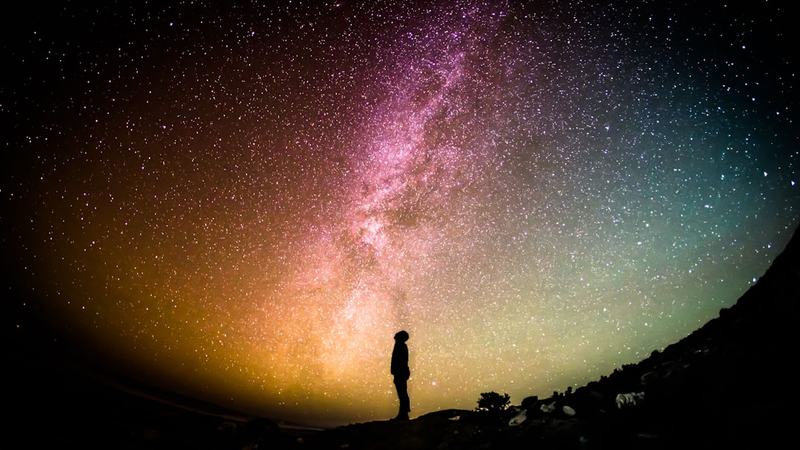 Como era o Universo antes do Universo: do vácuo quântico às galáxias
