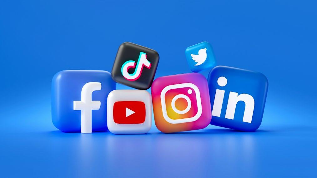 Como falsas promessas das redes sociais colocam nossa democracia em risco