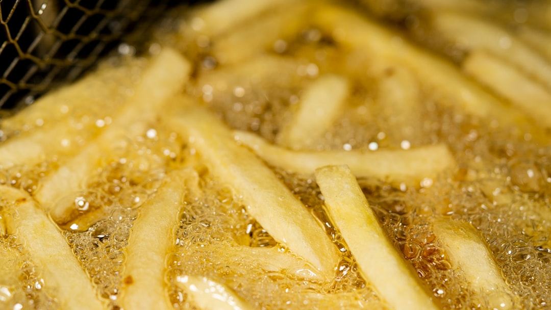 De frituras à cerveja: dieta é associada à piora da atenção em grupo com risco de Alzheimer