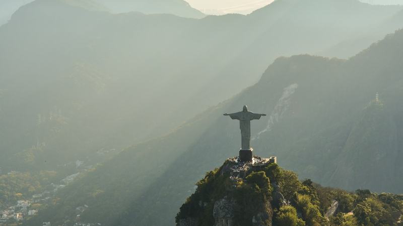 “Decretar que o Brasil é do Senhor Jesus Cristo”: Flávio reforça voto evangélico