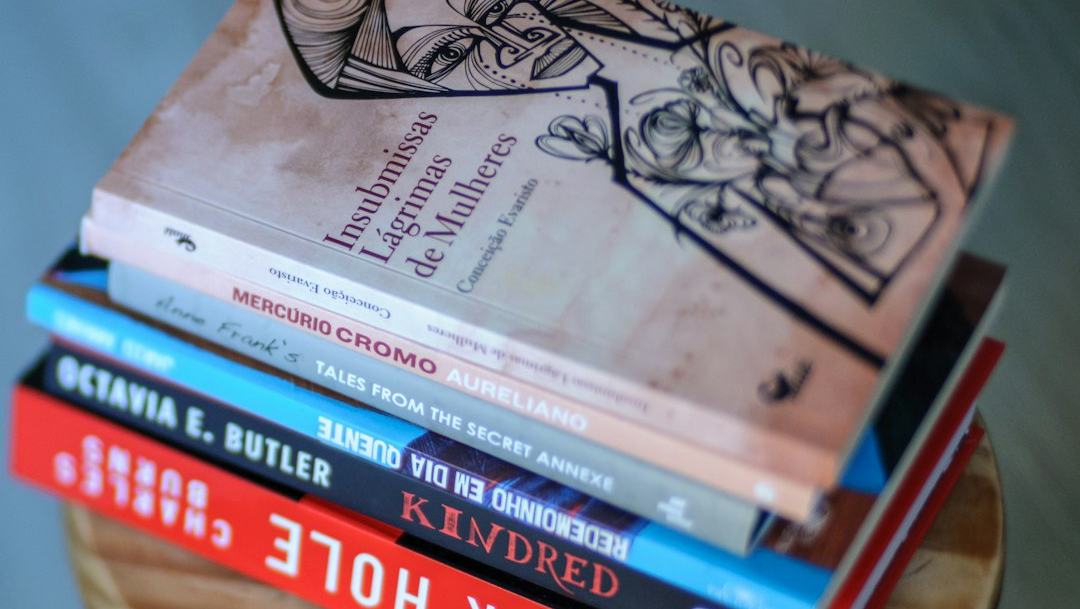 Dia Nacional da Leitura: quais são os livros mais vendidos de 2026 até agora?