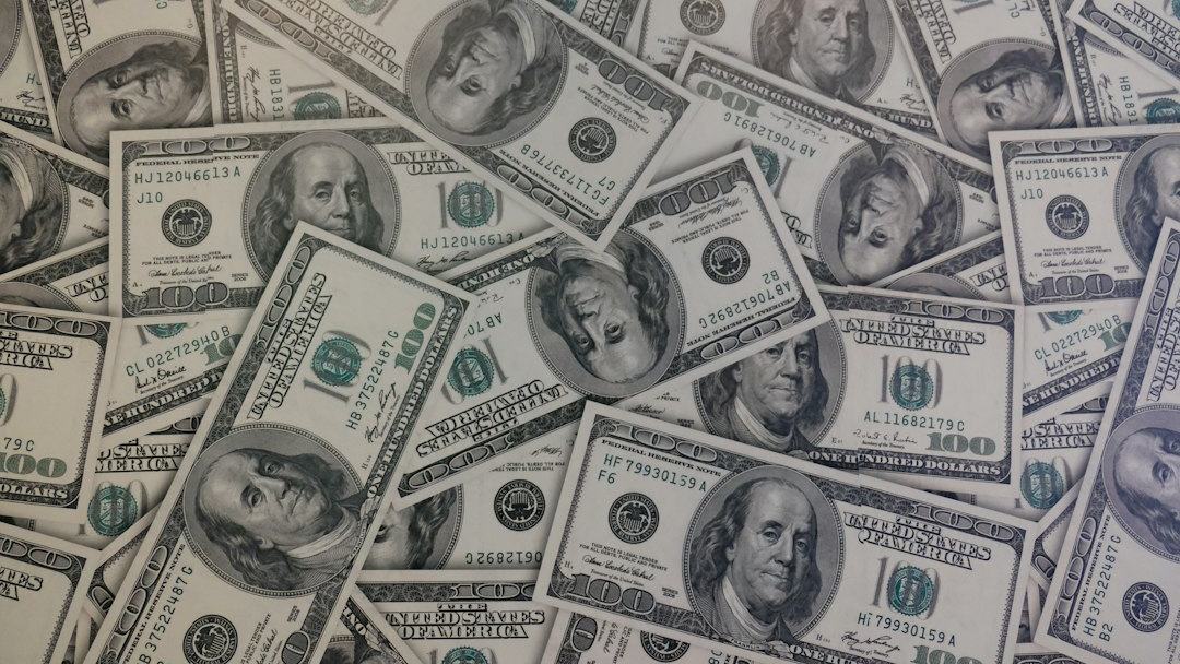 Dolarizar ficou mais barato: veja a conta que faz o dólar ganhar do CDI