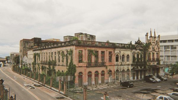 Manaus e outras 35 cidades seguem em nível de alerta; fumaça atinge nível perigoso no Amazonas
