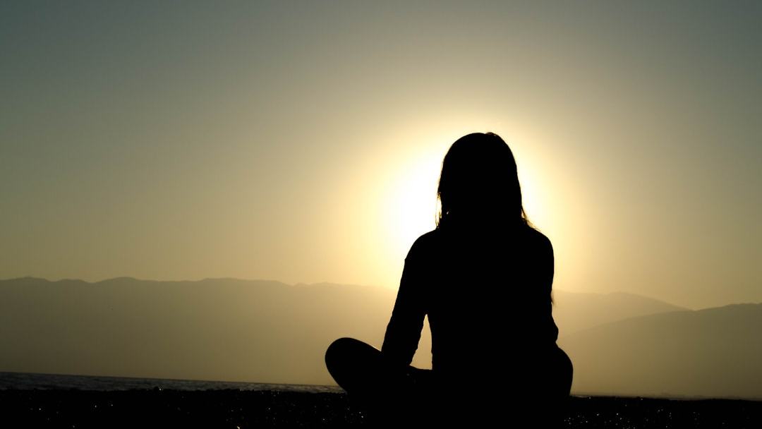 Meditação e “falar em línguas”: as surpreendentes semelhanças entre duas práticas espirituais