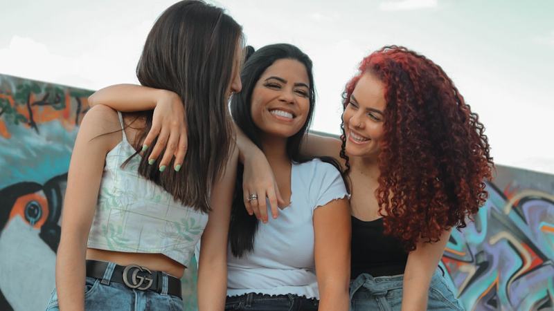 Millennials e geração Z preferem terminar relacionamento a assumir dívida do parceiro