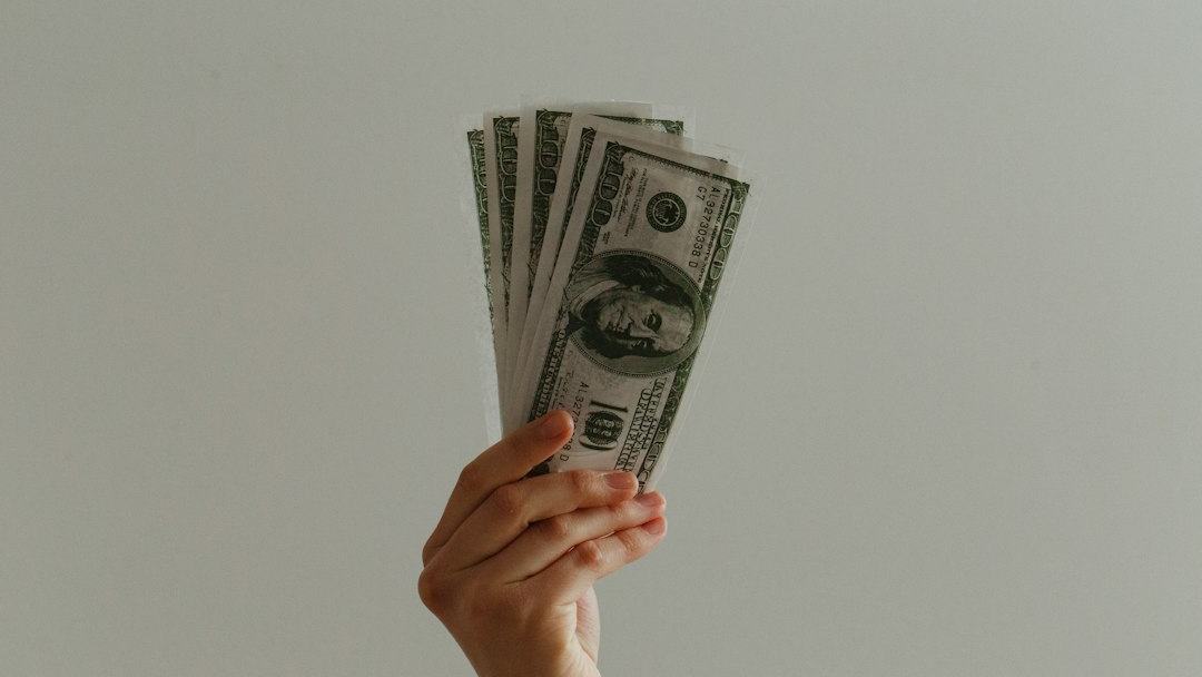 O que fazer com seu dinheiro a uma semana da eleição? Especialistas respondem