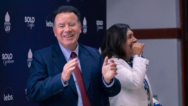 PL oficializa Carlos Bolsonaro e Carol De Toni como candidatos em Santa Catarina