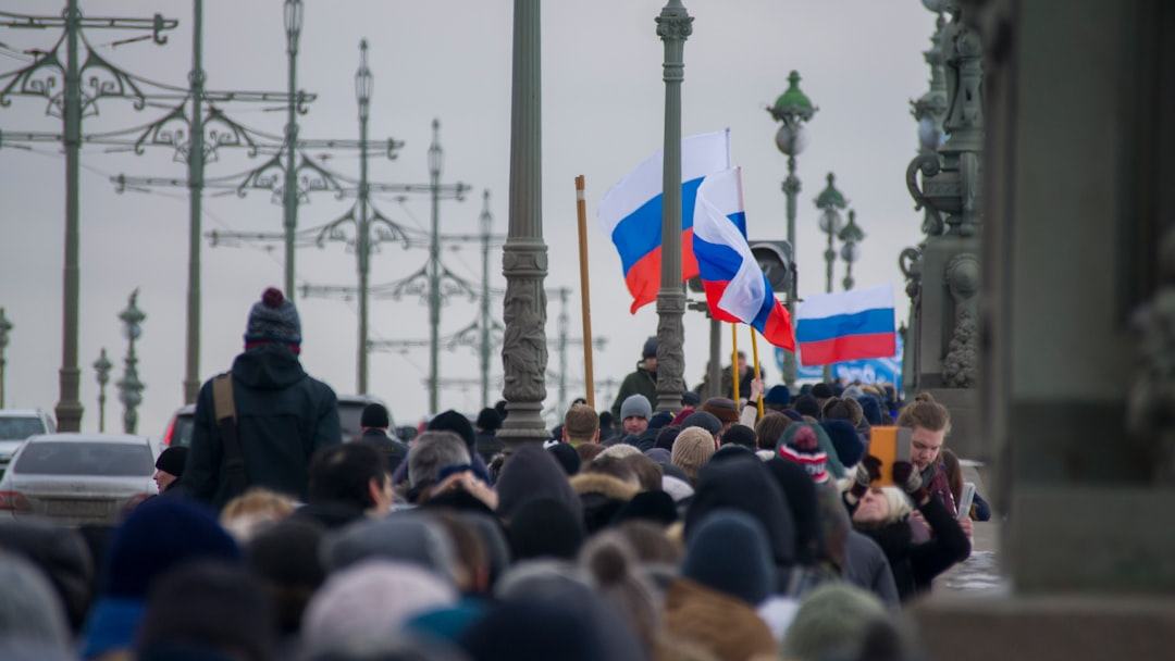 Partido de Putin vence eleições russas com maioria