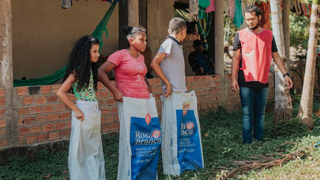 Pobres não merecem Bolsa Família? Por que a polêmica vigora, apesar das evidências