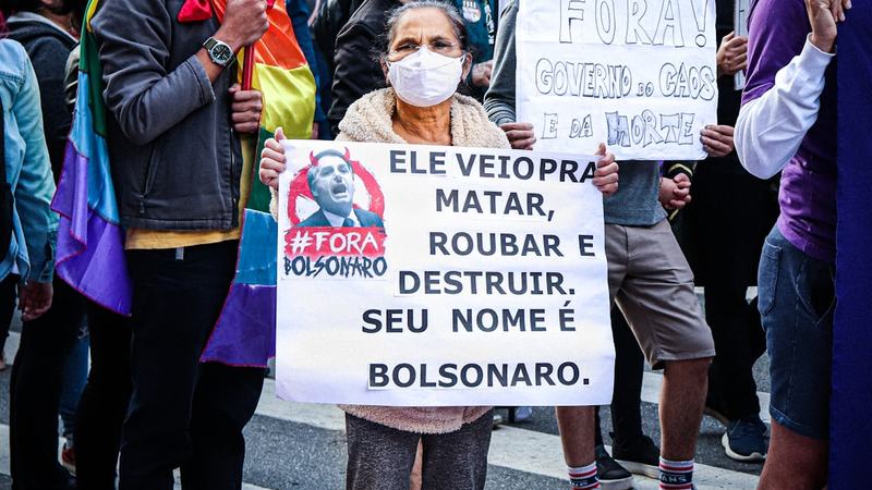 Por que Bolsonaro não pode fazer o que Lula fez quando esteve preso