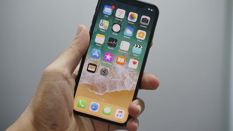 Pré-candidato à Presidência promete dar iPhone a quem fizer curso de empreendedorismo