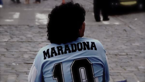 Quarenta anos depois, o gol da “Mão de Deus” de Maradona ainda é celebrado. Mas deveria?