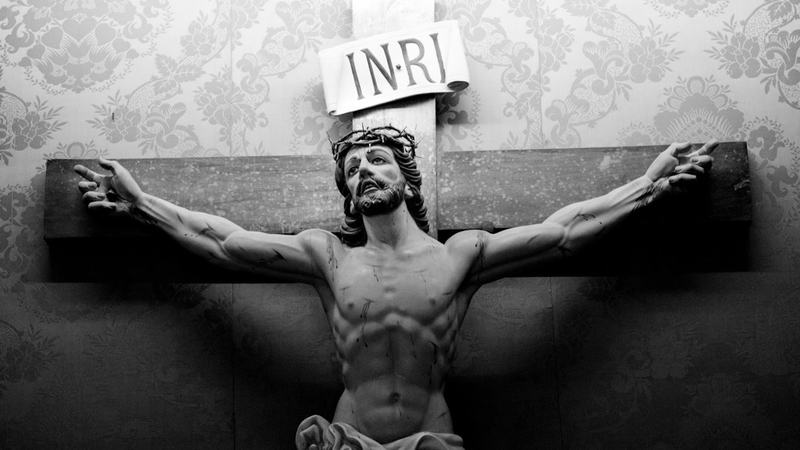 Religião: se nos indignamos tanto com os ataques a santas e igrejas, por que não a orixás e terreiros?