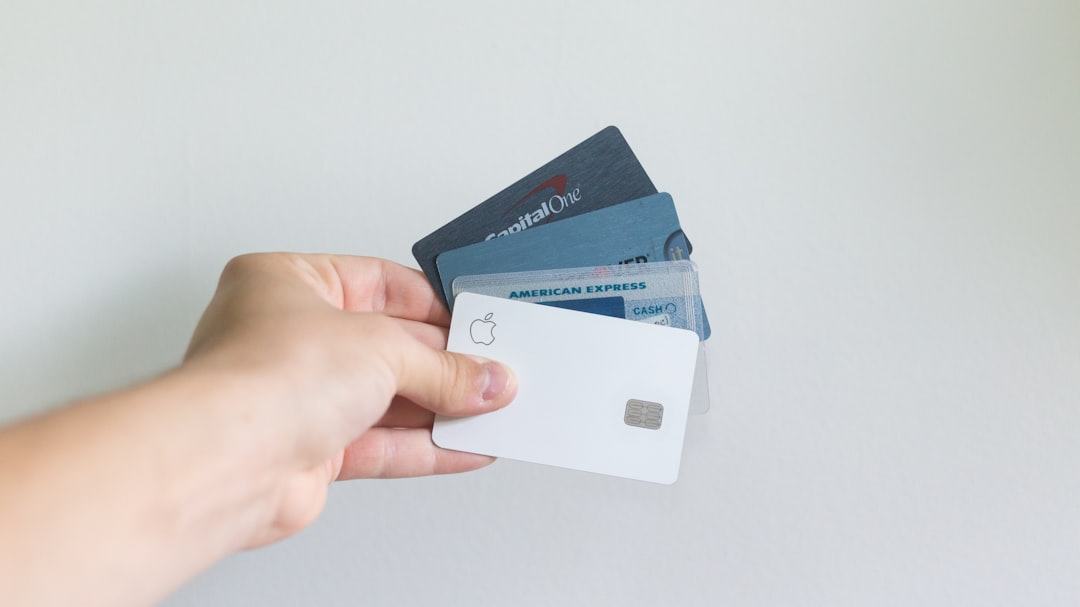 Seguro no cartão: você sabe identificar cobranças indevidas na fatura?
