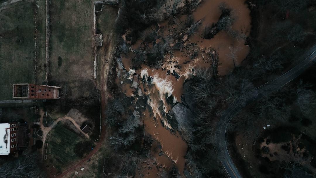 Temporal em SC deixa estragos e tamanho do granizo impressiona moradores
