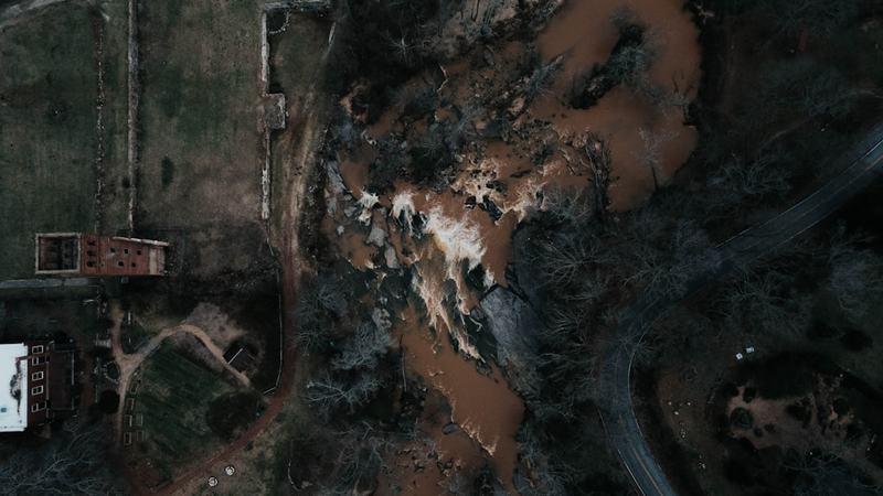 Temporal em SC deixa estragos e tamanho do granizo impressiona moradores