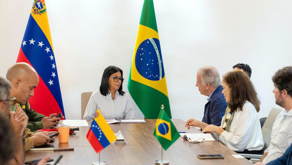 "Ajuda brasileira não será episódica", diz Múcio em visita à Venezuela