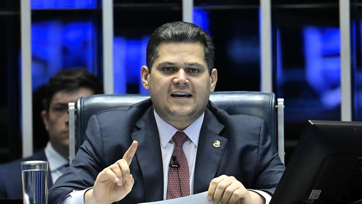 Alcolumbre anuncia sessões para discutir e votar fim da escala 6x1