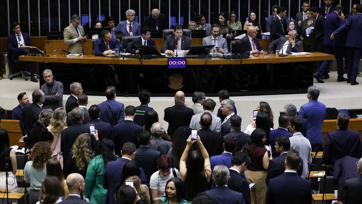 Alcolumbre marca votação da PEC pelo fim da 6x1 para quarta-feira