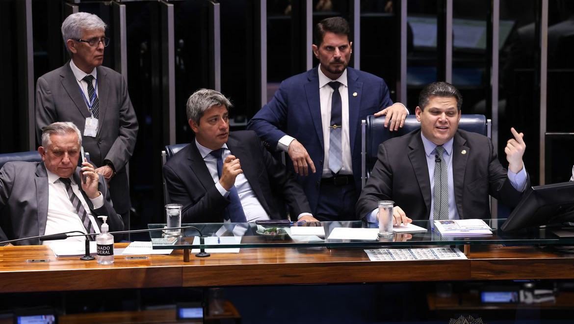 Alcolumbre retira PEC da Segurança Pública da pauta do Senado