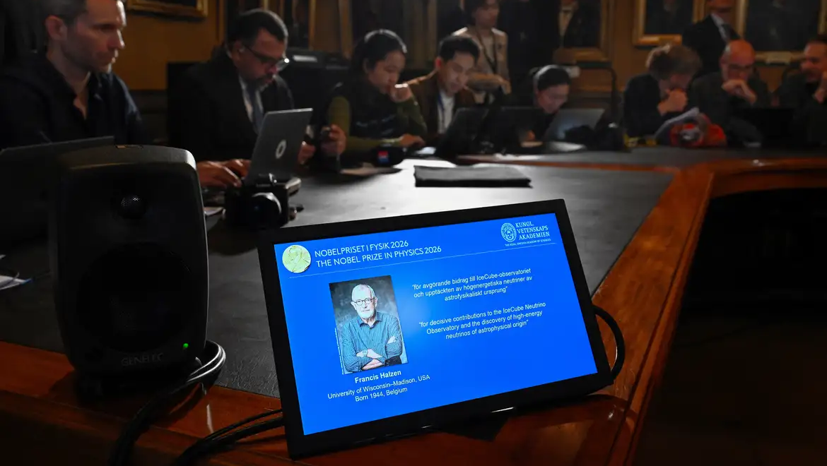 Belga que descobriu menor partícula do universo recebe Nobel de Física