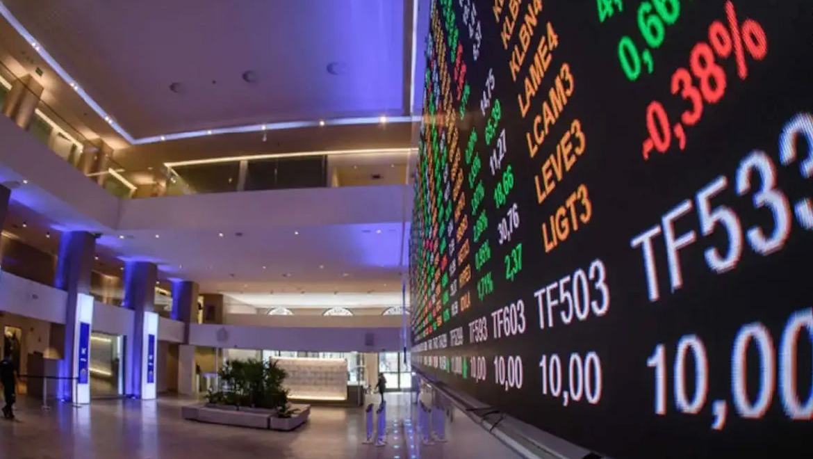 Bolsa atinge menor nível desde janeiro com exterior e tensão política