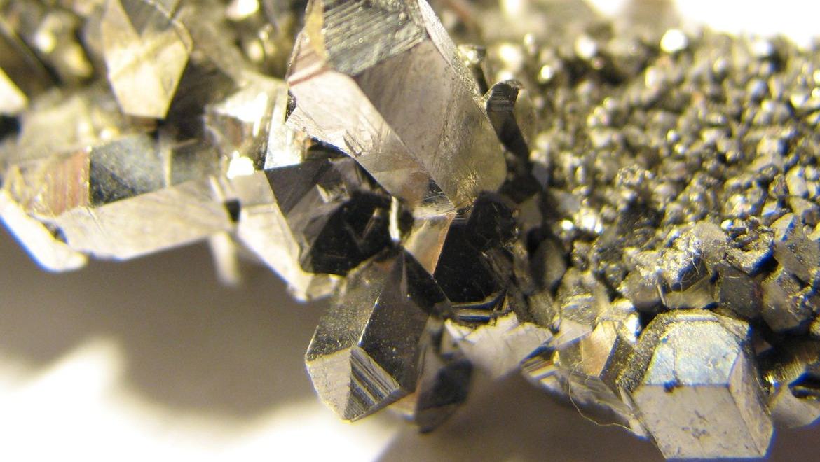 Brasil tem "vazio estratégico" em minerais críticos, diz especialista