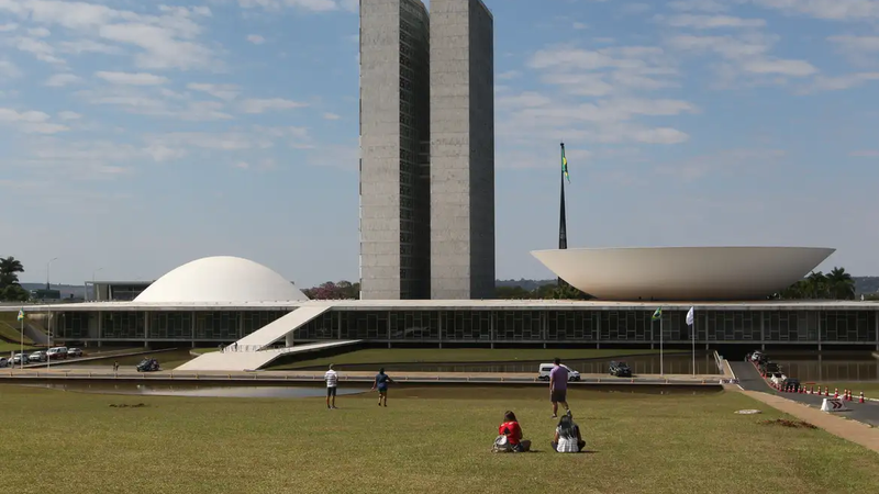 Calendário especial pode acelerar votação da PEC do fim da escala 6x1