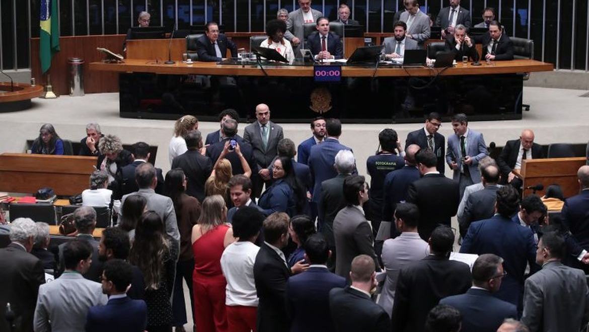 Câmara aprova, em primeiro turno, PEC do fim da escala 6x1