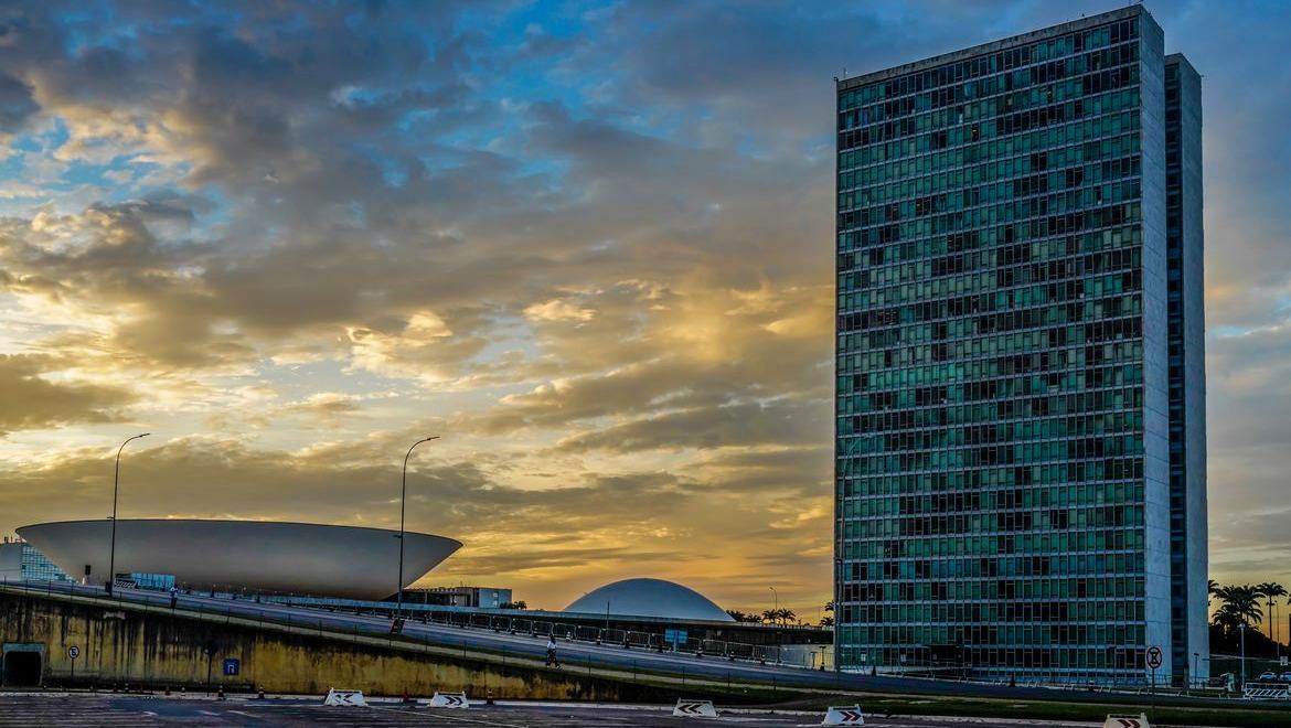 Câmara aprova redução de impostos para combustíveis e outros setores