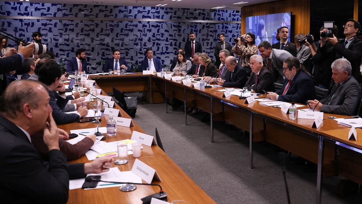 Câmara: governo retira urgência do fim da escala 6x1 e destrava pauta