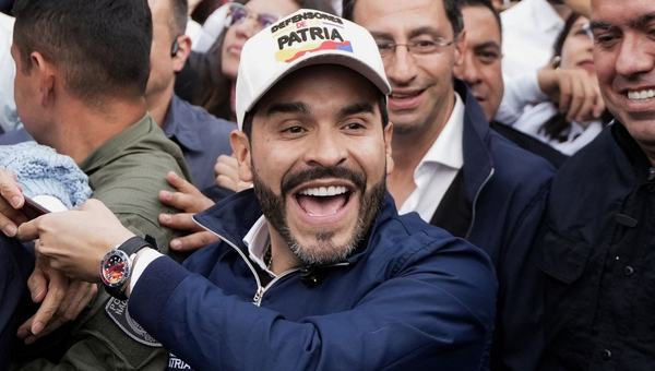Candidato de direita La Espriella vence disputa acirrada na Colômbia