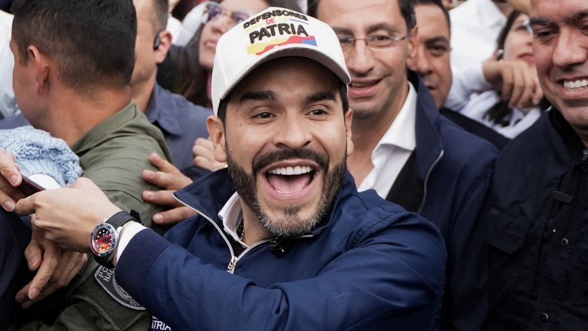 Candidato de direita La Espriella vence disputa acirrada na Colômbia