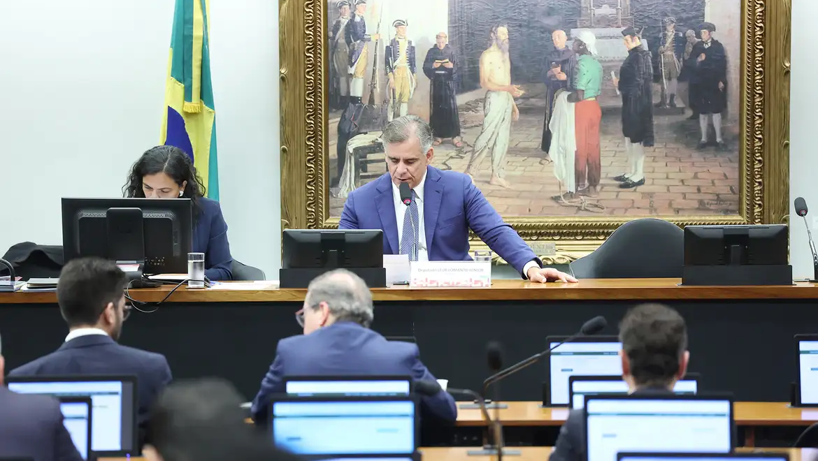 CCJ da Câmara aprova fim da aposentadoria como punição para juízes