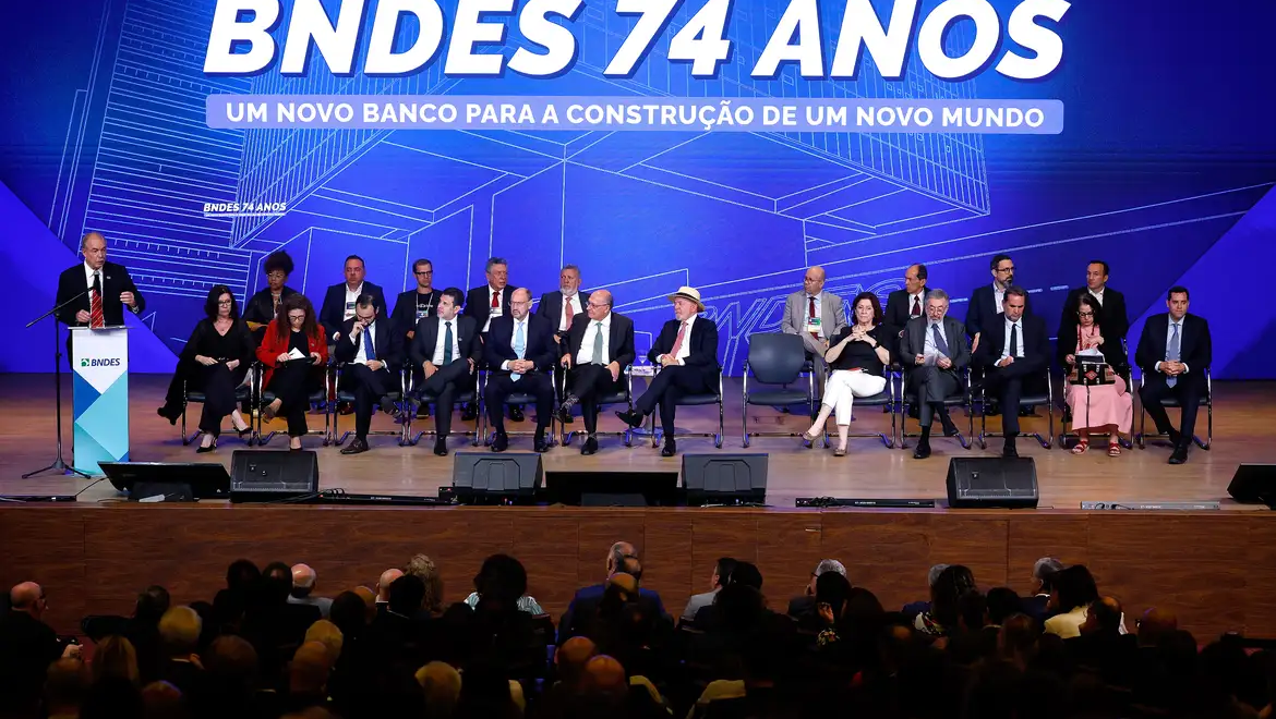 Confiança dos técnicos impulsiona bons resultados do BNDES, diz Lula