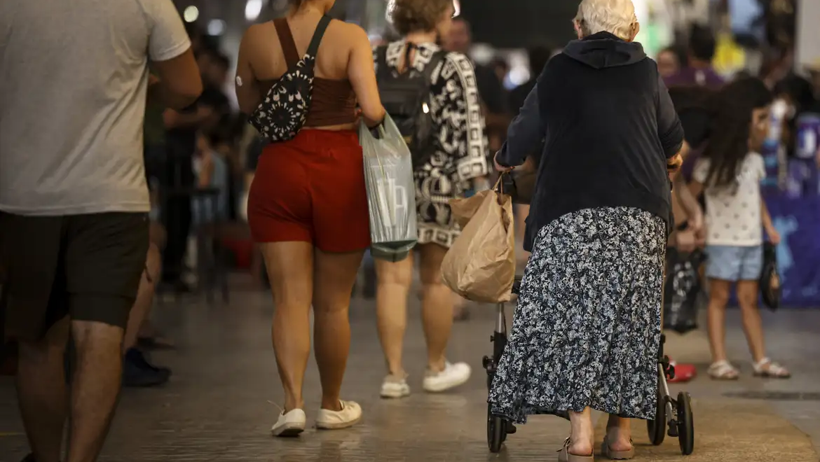Corte amplo de gastos públicos afetaria área social, dizem economistas