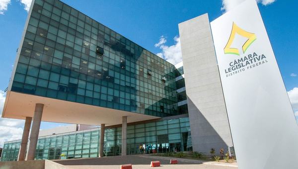 Deputados distritais extinguem jornada 6x1 de terceirizados