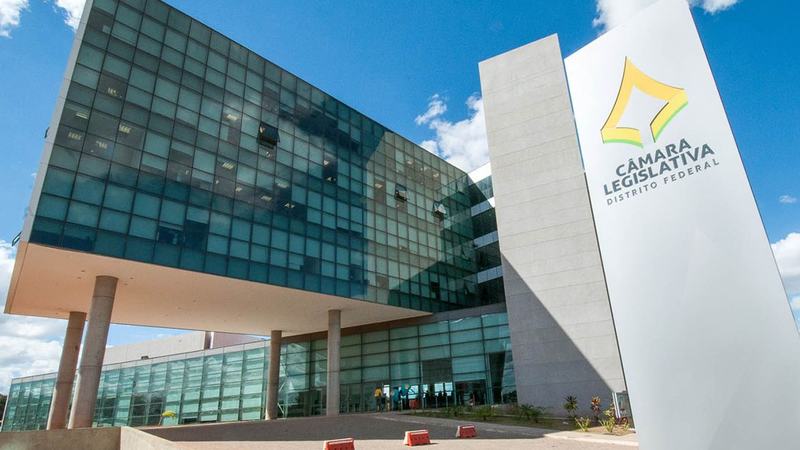 Deputados distritais extinguem jornada 6x1 de terceirizados