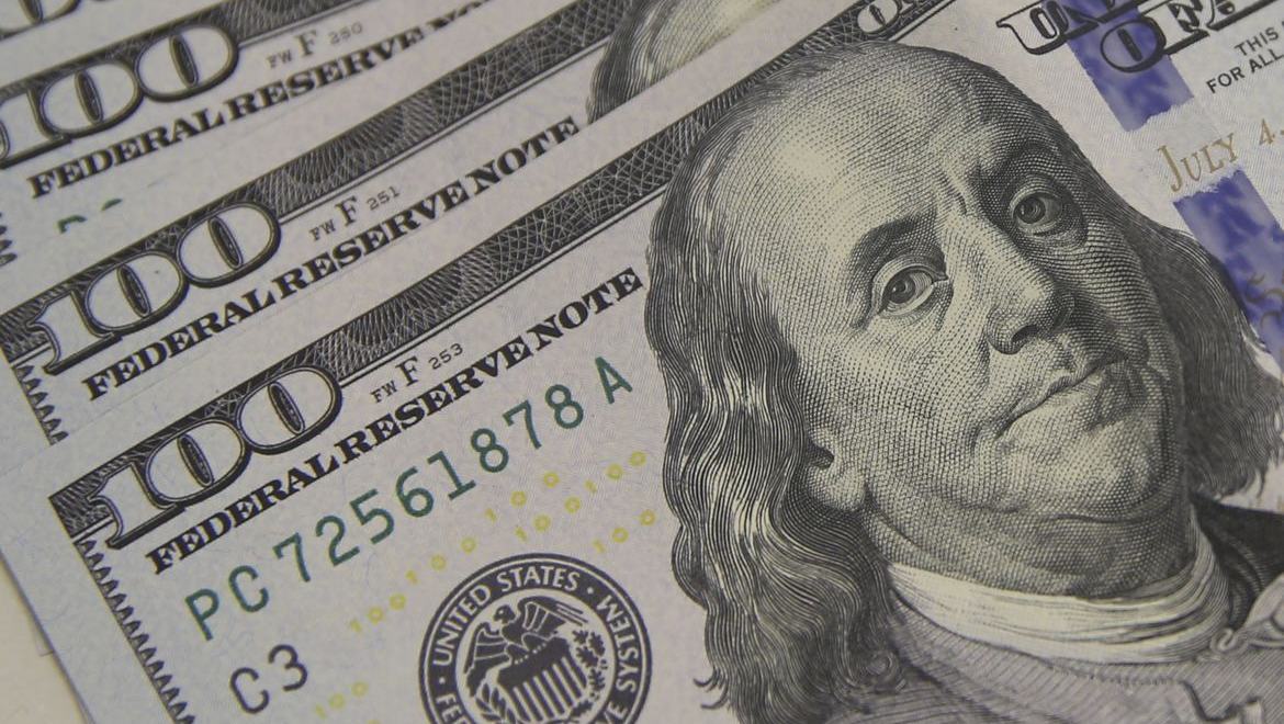 Dólar cai a R$ 5,08 e atinge menor valor em um mês