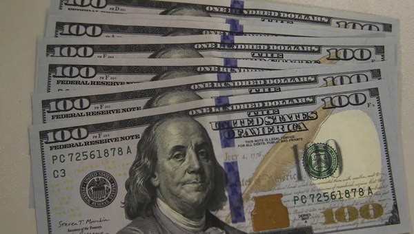 Dólar cai a R$ 5,13, e bolsa recua em dia de ajuste no mercado