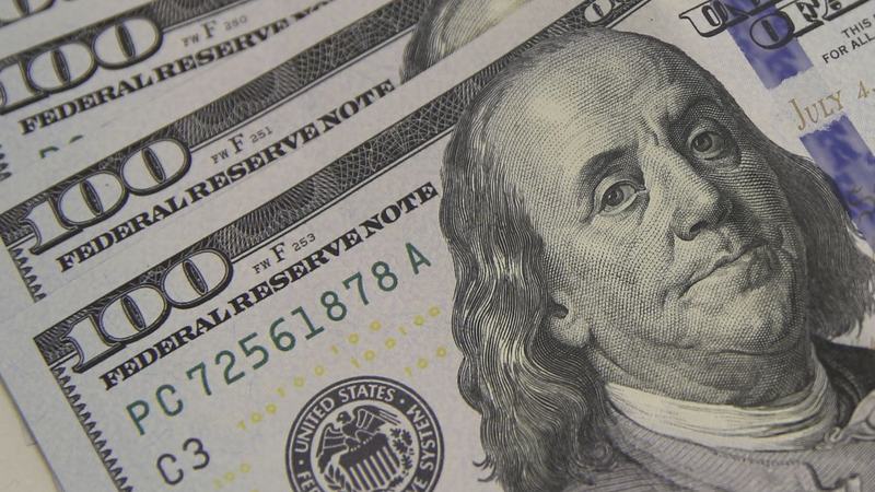 Dólar encosta em R$ 5,10 com tarifaço e tensão global