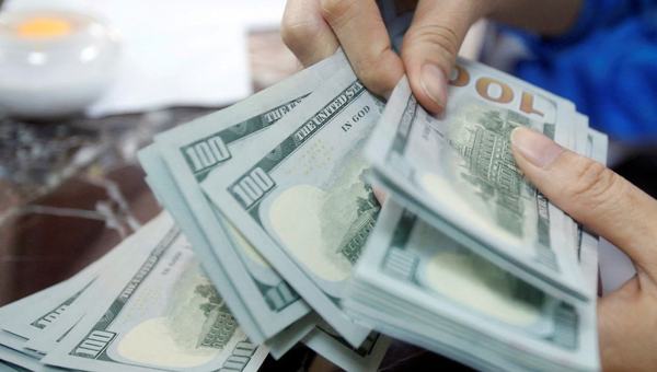 Dólar sobe a R$ 5,20 e volta a atingir maior valor em três meses