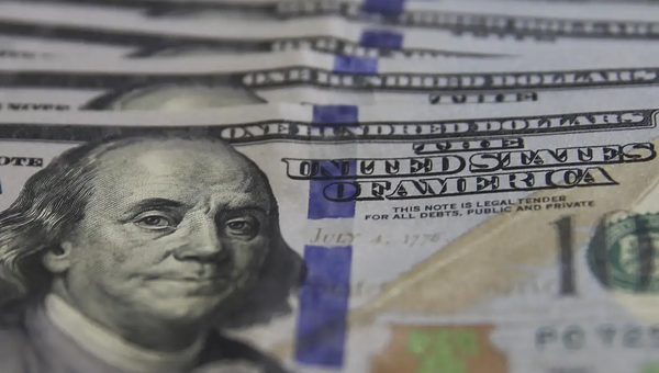 Dólar supera R$ 5,20, e bolsa cai com expectativa por juros nos EUA