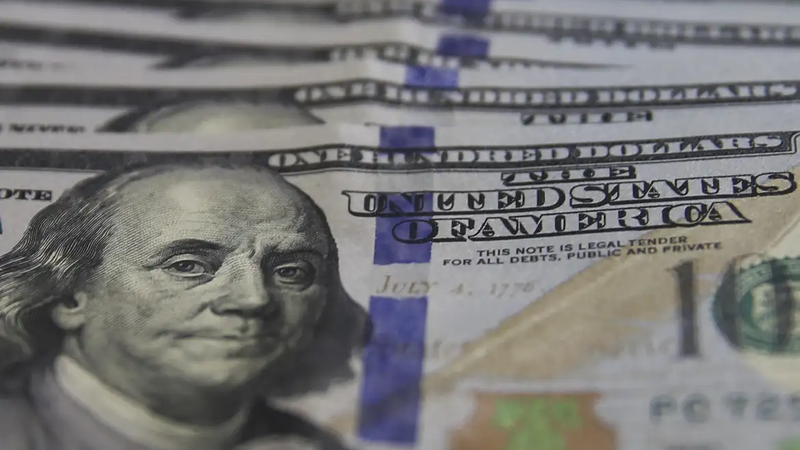 Dólar supera R$ 5,20, e bolsa cai com expectativa por juros nos EUA