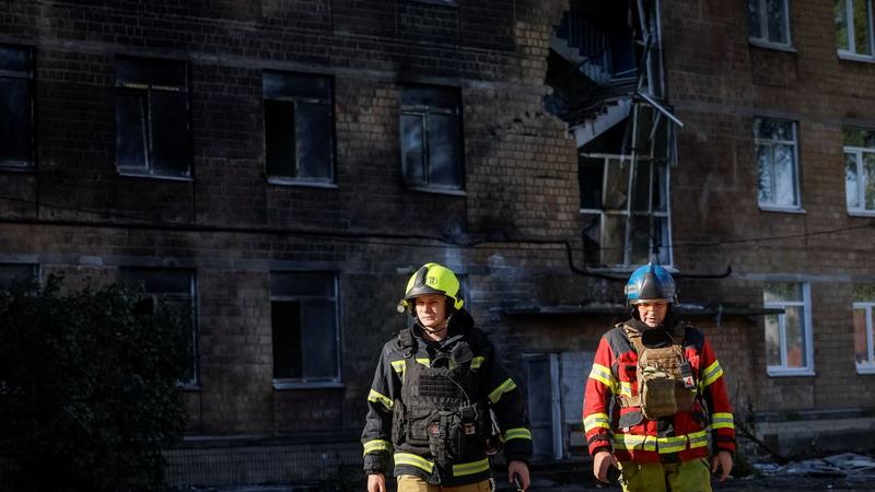 Drone russo atinge escola em Kiev; não há feridos, dizem autoridades
