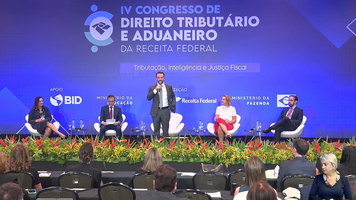 Durigan defende Receita como plataforma de inteligência do Estado